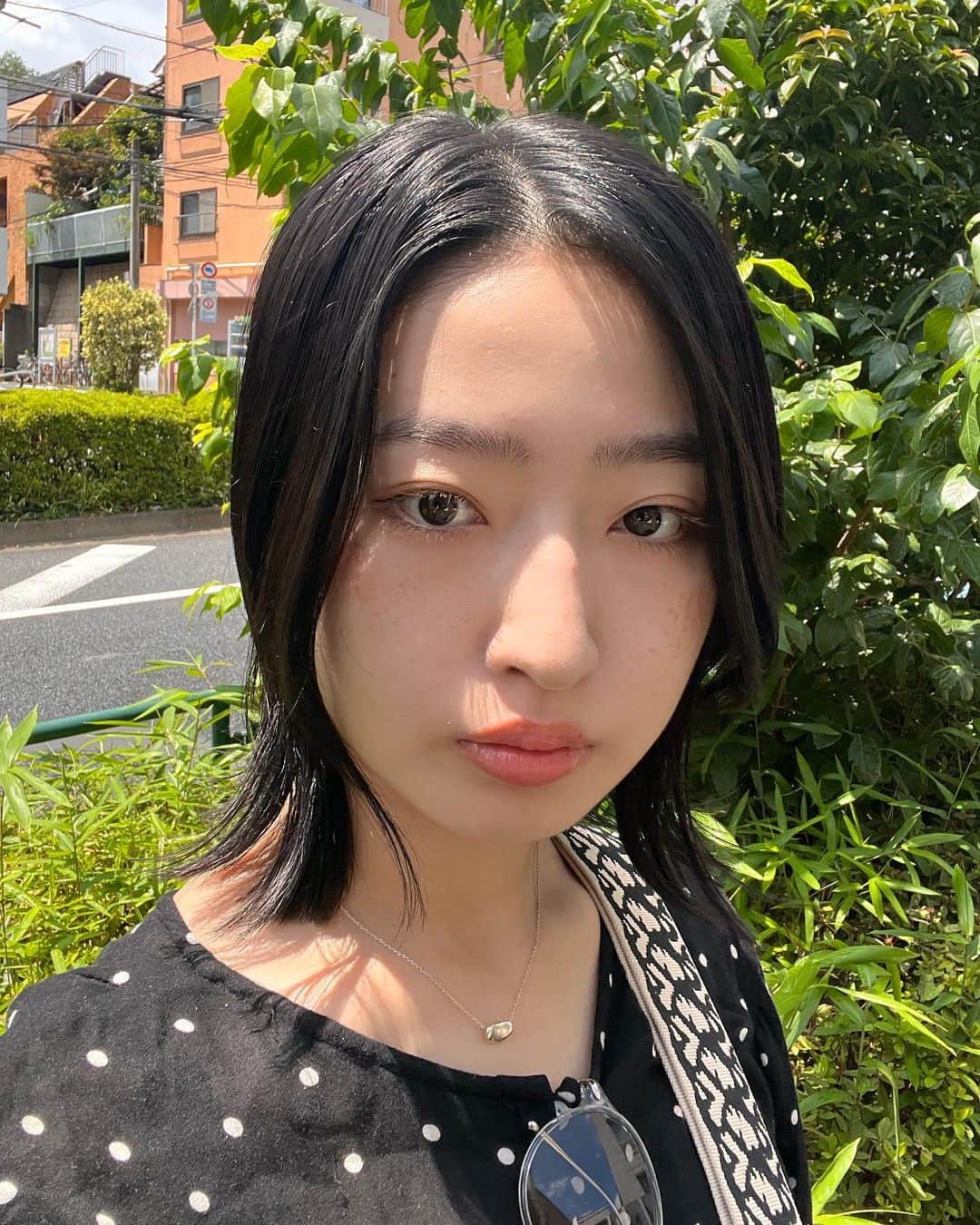 AO のインスタグラム：「あちいですね〜 たくさんお水飲んでなるべく日陰に入って熱中症には気をつけてくださいね〜私も🙋‍♀️ 唯さんと舞台『wide』ぶりにお会いできた✨ 久々にというか、はじめてというくらいたくさんお話できて楽しかった🥗 唯さんの笑顔に元気もらいました🐈 #野菜#サラダ#夏」