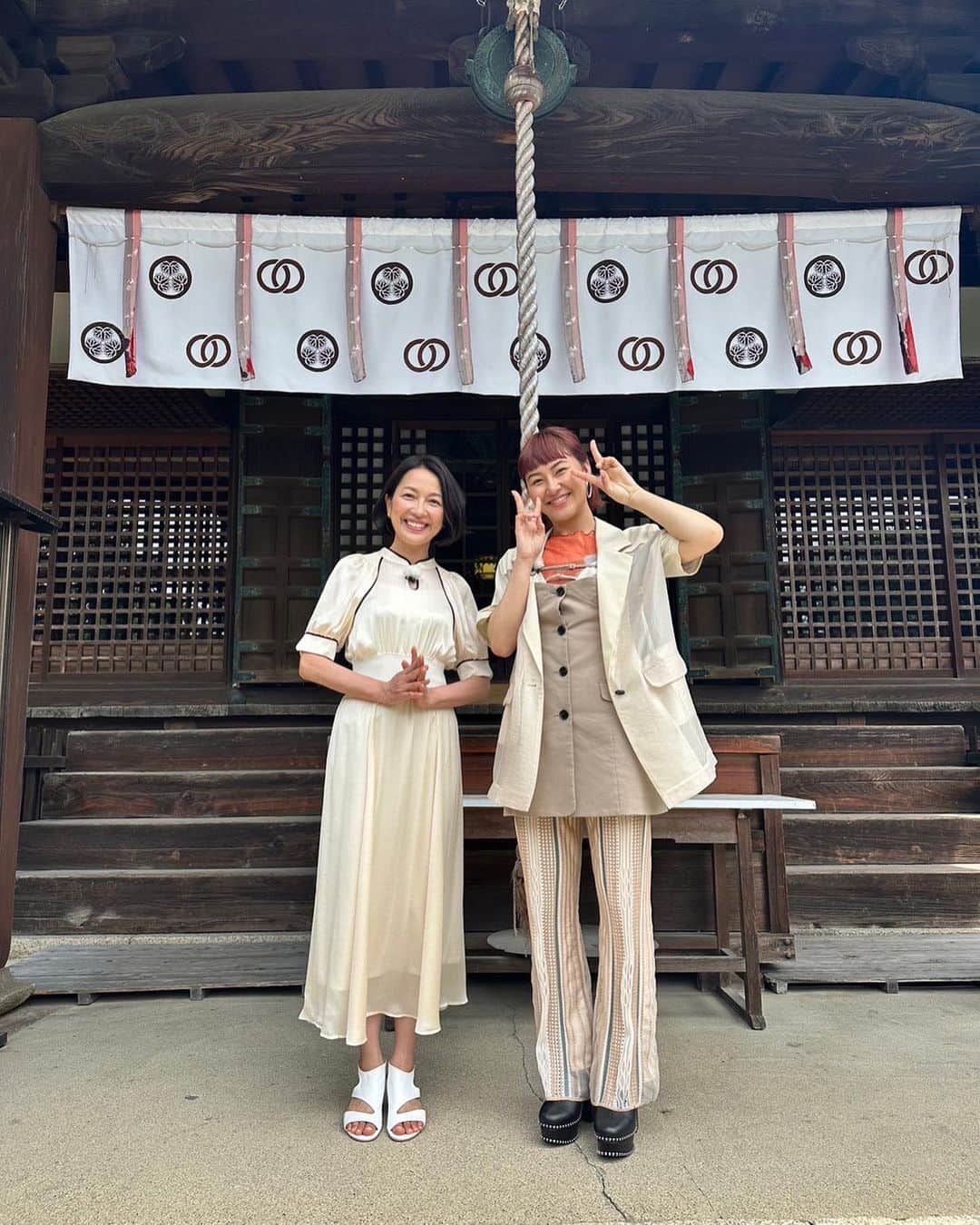羽田美智子のインスタグラム：「本日7月6日（木） 19:30〜19:56（NHK総合：近畿ローカル）放送の「えぇトコ」。  村上佳菜子ちゃんと 長岡京のええところを旅します。  京都の旅でも長岡を旅するのは 上級者と言われてますが、まだまだ知らない京都、奥深い京都に出会えて幸せ笑い旅となりました。  佳菜子ちゃんは愛嬌たっぷり可愛いし、さすがアスリートの集中力と瞬発力✨✨と、うなることがたくさんありました。 素敵な出会いに感謝感謝です💓  全国的にはまだ先の放送ですが、関西圏だけ一足早い放送です！  今夜是非見てくださいね！  @lily_brown_official」