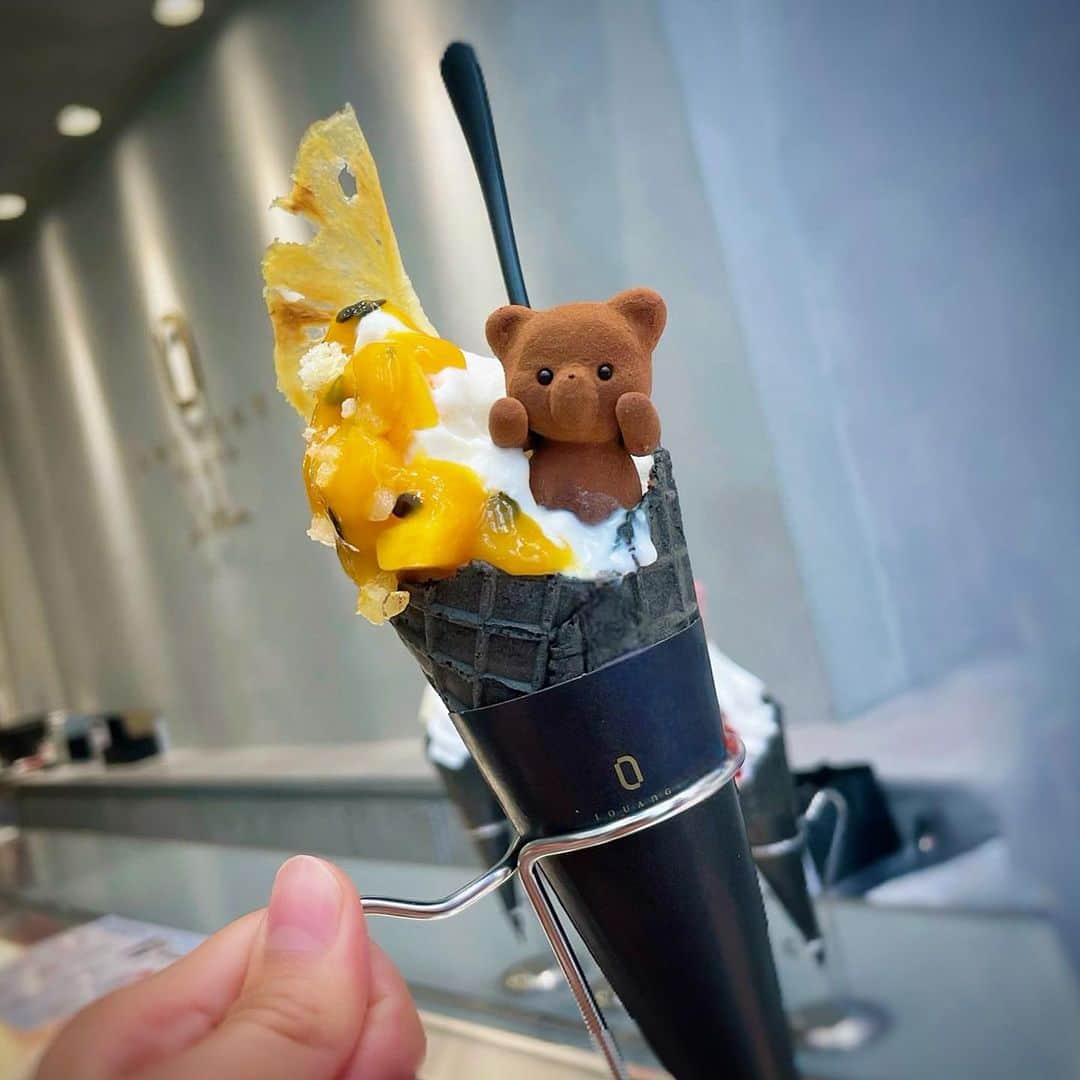 黒澤ゆりかさんのインスタグラム写真 - (黒澤ゆりかInstagram)「大好きなルアンジュ東京から夏にピッタリのソフトクリームのテイクアウト出たよ🤍☺️  こくがあって美味しいのにさっぱりしてて、ペロリと食べれちゃいました😋❤️  ご飯の後締めにこれとかでもいいねってみんなで話してました😍  そして安定の可愛さ🧸 今回も癒されました🎵  #louangetokyo　 #ルワンジュ東京」7月6日 17時15分 - yurikakurosawa