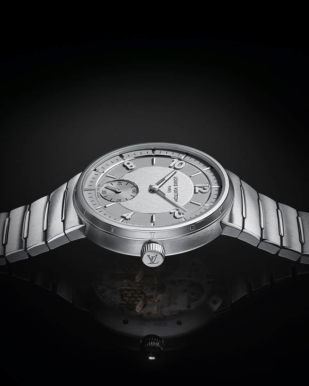 ルイ・ヴィトンさんのインスタグラム写真 - (ルイ・ヴィトンInstagram)「The new Tambour watch. Showcasing remarkable watchmaking savoir-faire, the open case back of the slim case offers a glimpse of the boldly contemporary LFT023 caliber with a high inertia 22-carat rose gold micro-rotor. Discover the reimagined timepiece via link in bio.   #LVTambour #LVWatches #LouisVuitton #LaFabriqueDuTemps」7月6日 17時08分 - louisvuitton