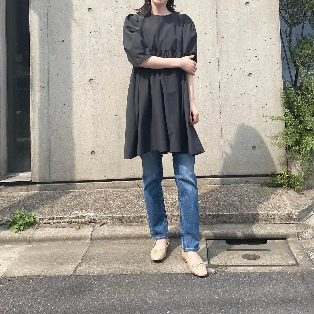 Moname Official Instagramさんのインスタグラム写真 - (Moname Official InstagramInstagram)「. ボリュームのあるフェミニンなブラウスでも バランスが取りやすい ストレートシルエットの”MILLA ”  裾に向かってややテーパードしているため、 女性らしい印象になります✨ . MILLA No.41131003 Col.LBL ¥20,900 . #moname #23ss #デニム #コーデ#モナーム #instagramfashion #denim #moname_code #jeans #デニム#ストレッチデニム」7月6日 17時11分 - moname.official