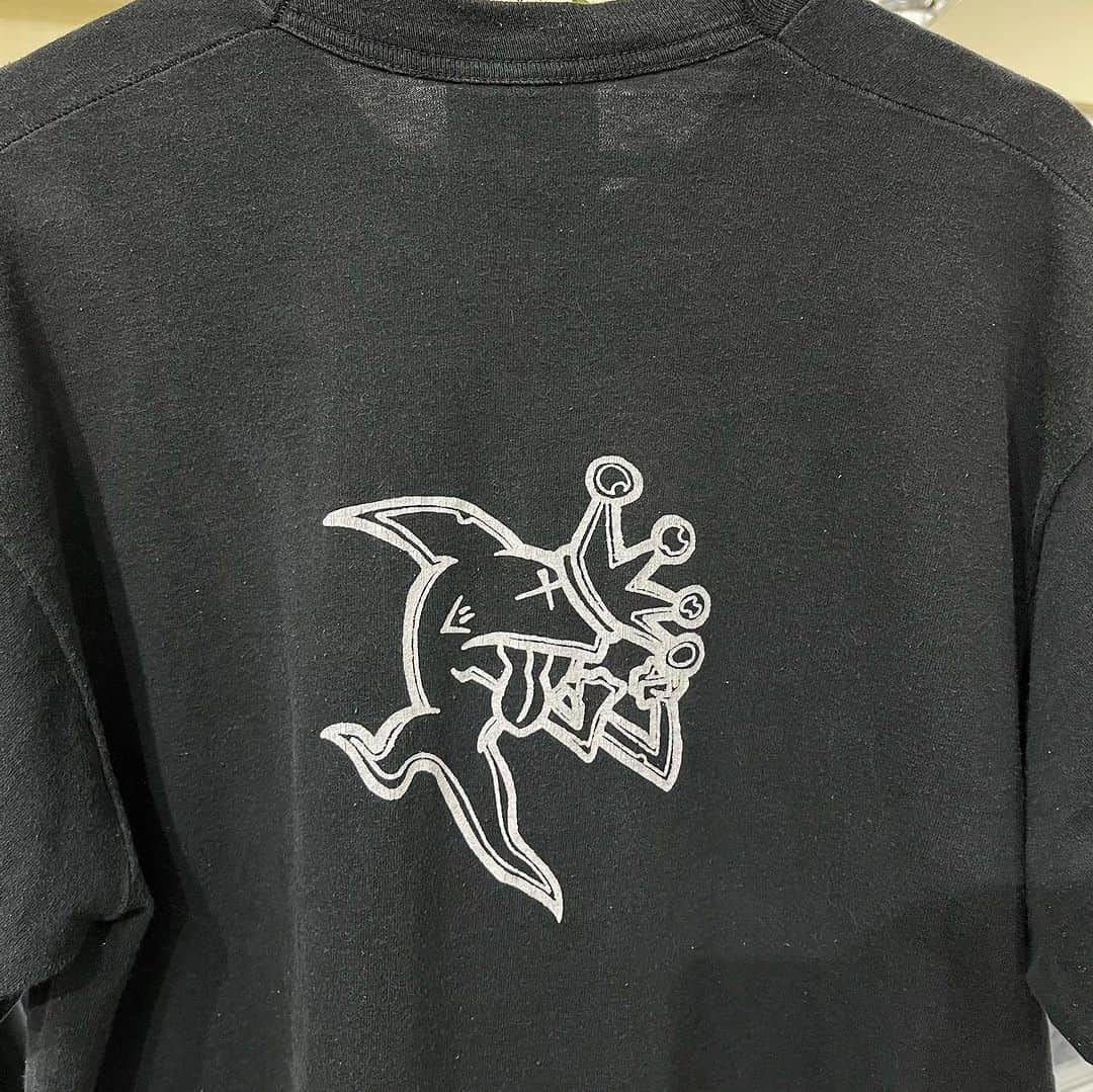ジャムルさんのインスタグラム写真 - (ジャムルInstagram)「1990's～ HAGFISH ¥11500+tax(12650) . アメリカのテキサス州で1991年に結成されたポップ・パンクバンド、HAGFISH。 Tripping DaisyやTOADIESなどと共に90年代のダラス周辺で活躍したバンドの1つです。  こちらは90年代製のTシャツで、シンプルなデザインがクールな1枚！ バックプリントが入るのも嬉しい。 .  WEB SHOPに入荷しております。 是非ご覧ください。 jammru.com  #お問い合わせはお電話で承ります #jammru#jammru_tee#vintagetshirt #vintagetee#vintagebandtee#hagfish  #osaka  #fashion  #streetstyle  #streetfashion  #vtg  #vintage  #used  #usedclothing  #古着 #古着屋 #ファッション #70s #80s #90s」7月6日 17時14分 - jammru