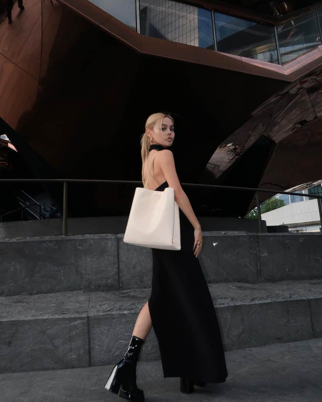 リリーマイマックのインスタグラム：「All about boots & big bags for the winter season in Australia ❄️  @charleskeithofficial #CharlesKeithOfficial #ImWithCharlesKeith .Ad」