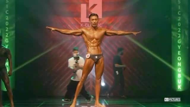 金子賢のインスタグラム：「今年は怪我で見せれないBODYなのでこれを来年越えれるよう頑張ろう〜 まず治さないとね😋」