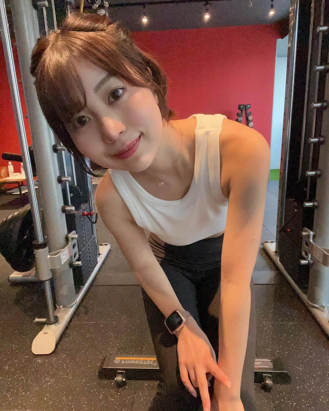 小林由依のインスタグラム：「* ジッム🫶🏻 ⁡ この日は横浜の鶴見市場にある @fitnesspartner.jp さんへ👼 ⁡ ⁡ さいきんビールばっかり飲んでる気がするので、 しっかり動いてきたよ🤣🍻 ⁡ ⁡ 丁寧にカウンセリングしてもらってから いざトレーニング✌️ ⁡ 今のわたしに足りていないところを 指摘していただきながら、 60分間のトレーニングを行いました❕ ⁡ ⁡ 話しやすくて優しい素敵なトレーナーさんで、 なんでも気軽に聞けたのがすごくよかった🌷 ⁡ 都度払いもできるそうなので、 都合に合わせて通えるのがよい〜✨✨ ⁡ ⁡ この辺り近い方、ぜひチェックしてみて🔍🏋️‍♀️ ⁡ ⁡ ⁡ PR @fitnesspartner.jp #食事指導 #ダイエット #筋力強化 #運動不足解消 #完全個室パーソナルジム #fitnesspartner #鶴見市場パーソナルジム　 ⁡ ⁡ . . . . . ⁡ #パーソナルトレーニング #ジム #トレーニング #スポーツ #フィットネス #ワークアウト #ダイエット #ジム女子 #トレーニング女子 #トレーニングウェア #フィットネスウェア #スポーツ女子 #ボディメイク女子 #フィットネス女子 #ワークアウト女子 #ヨガウェア #くびれ #ショートヘア #編み込み #休日コーデ #休日 #横浜」