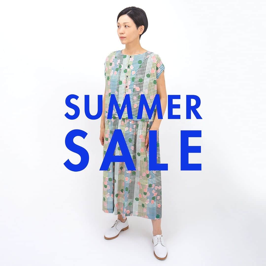 marbleSUD(マーブルシュッド) のインスタグラム：「いよいよ明日7月7日(金)12:00より、online shopのSUMMER SALEがはじまります🎋✨ 例年より、刺繍や総柄などのアイテムが種類豊富に揃っています✌️とってもお得なこのチャンスをお見逃しなく🉐  コーデ⑱ ワンピース：¥16,170」