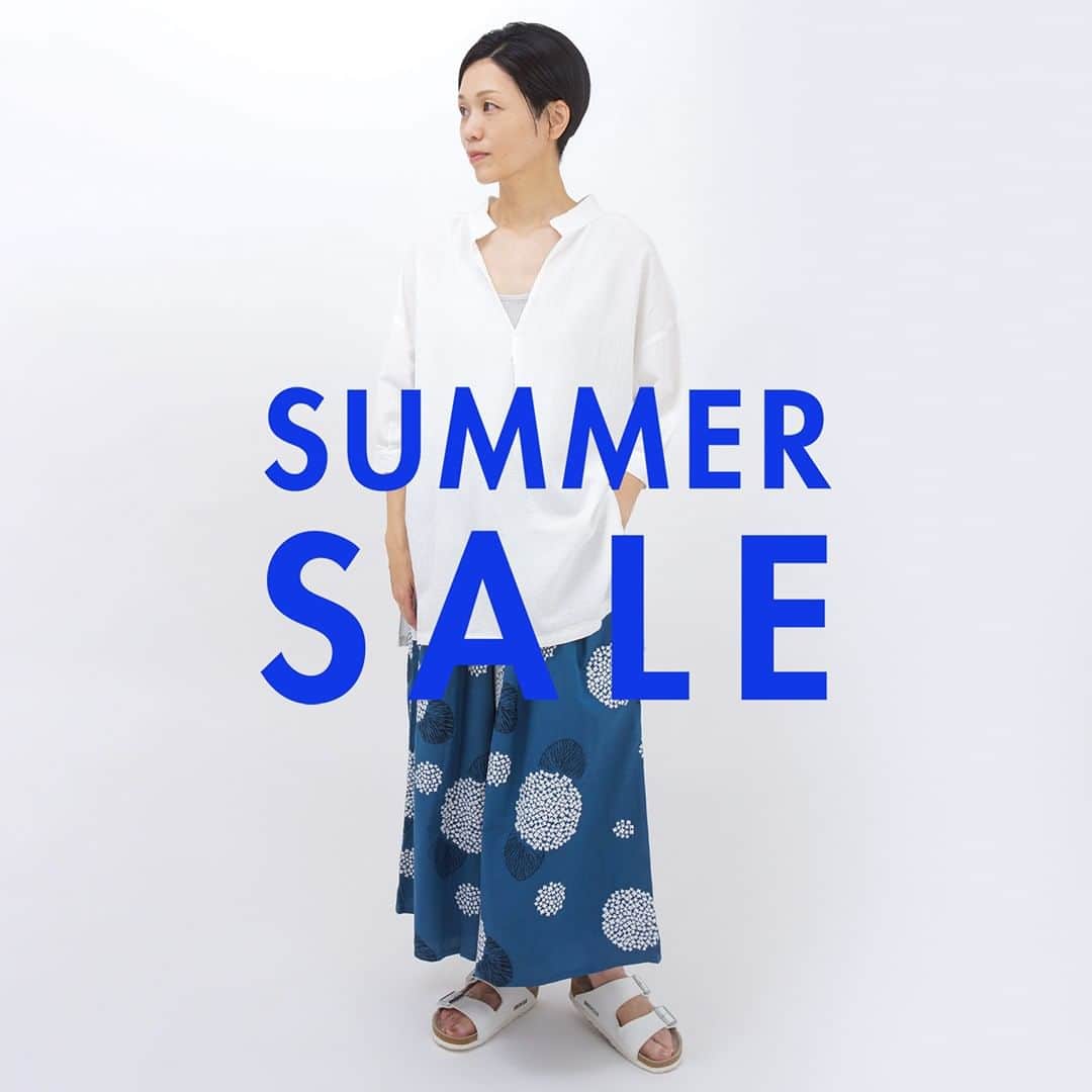 marbleSUD(マーブルシュッド) のインスタグラム：「いよいよ明日7月7日(金)12:00より、online shopのSUMMER SALEがはじまります🎋✨ 例年より、刺繍や総柄などのアイテムが種類豊富に揃っています✌️とってもお得なこのチャンスをお見逃しなく🉐  コーデ⑫ トップス：¥6,314 パンツ：17,710」