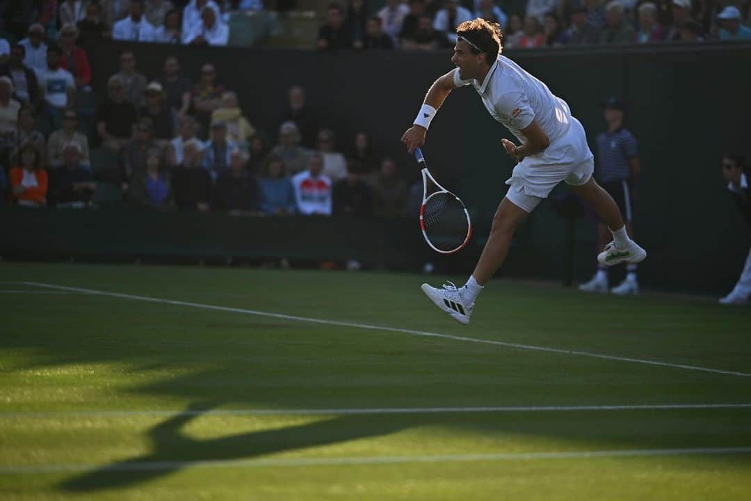 ドミニク・ティエムのインスタグラム：「What a match yesterday, I left everything I had on the court. But that's tennis. In the end, only a few points determine the match's outcome. Nevertheless, I'm going home with my head held high; it was definitely a good match. Thank you so much to all the fans for the incredible support; the stadium was shaking 🙏🤍  📸: Corinne Dubreuil / @atptour」