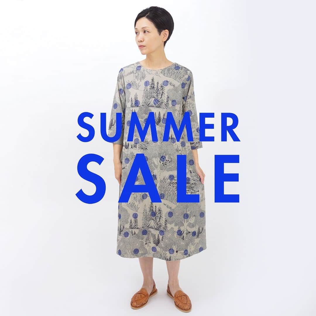 marbleSUD(マーブルシュッド) のインスタグラム：「いよいよ明日7月7日(金)12:00より、online shopのSUMMER SALEがはじまります🎋✨ 例年より、刺繍や総柄などのアイテムが種類豊富に揃っています✌️とってもお得なこのチャンスをお見逃しなく🉐  コーデ⑰ ワンピース：¥16,940」