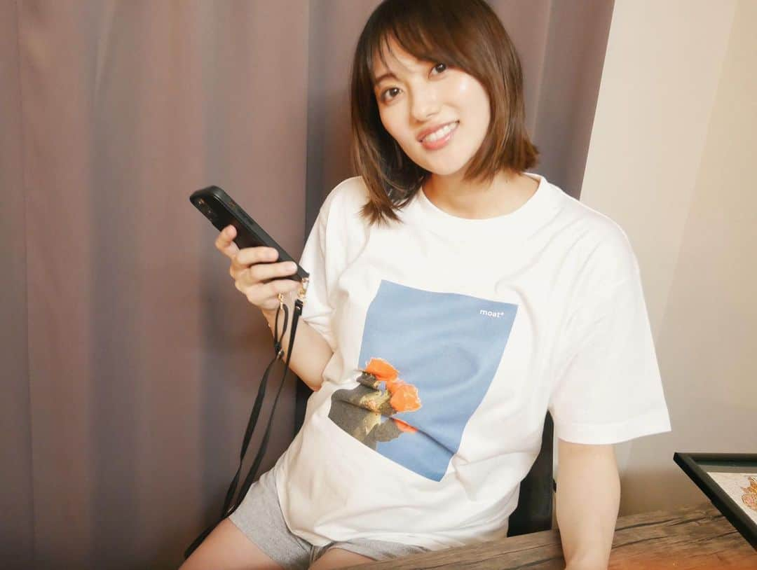 奥山かずさのインスタグラム：「日常 が彩るTシャツ　@moat_asterisk  かわいすぎる🌵外で着るのも楽しみ」