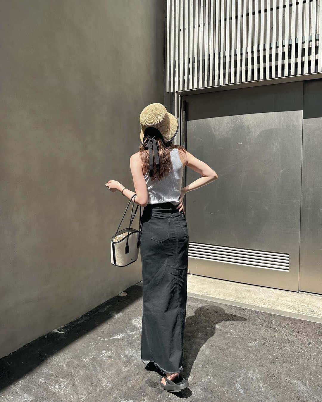 涼佳さんのインスタグラム写真 - (涼佳Instagram)「👒💦  今日も東京はすごい暑かったねぇ 梅雨どこ行ったんだろ？🥹💦  そしてユニクロで買ったアメスリタンクが 最高に可愛くて楽ちんです。ヘビロテ確定です。  YouTubeにて #ユニクロ購入品  週末upします🩵  🏷️ tops  #uniqloコーデ #ユニクロ  skirt  #yanuk  sandal #oofos  bag  #folnua  hat  #lamaisondelyllis」7月6日 17時44分 - _ryoka_870
