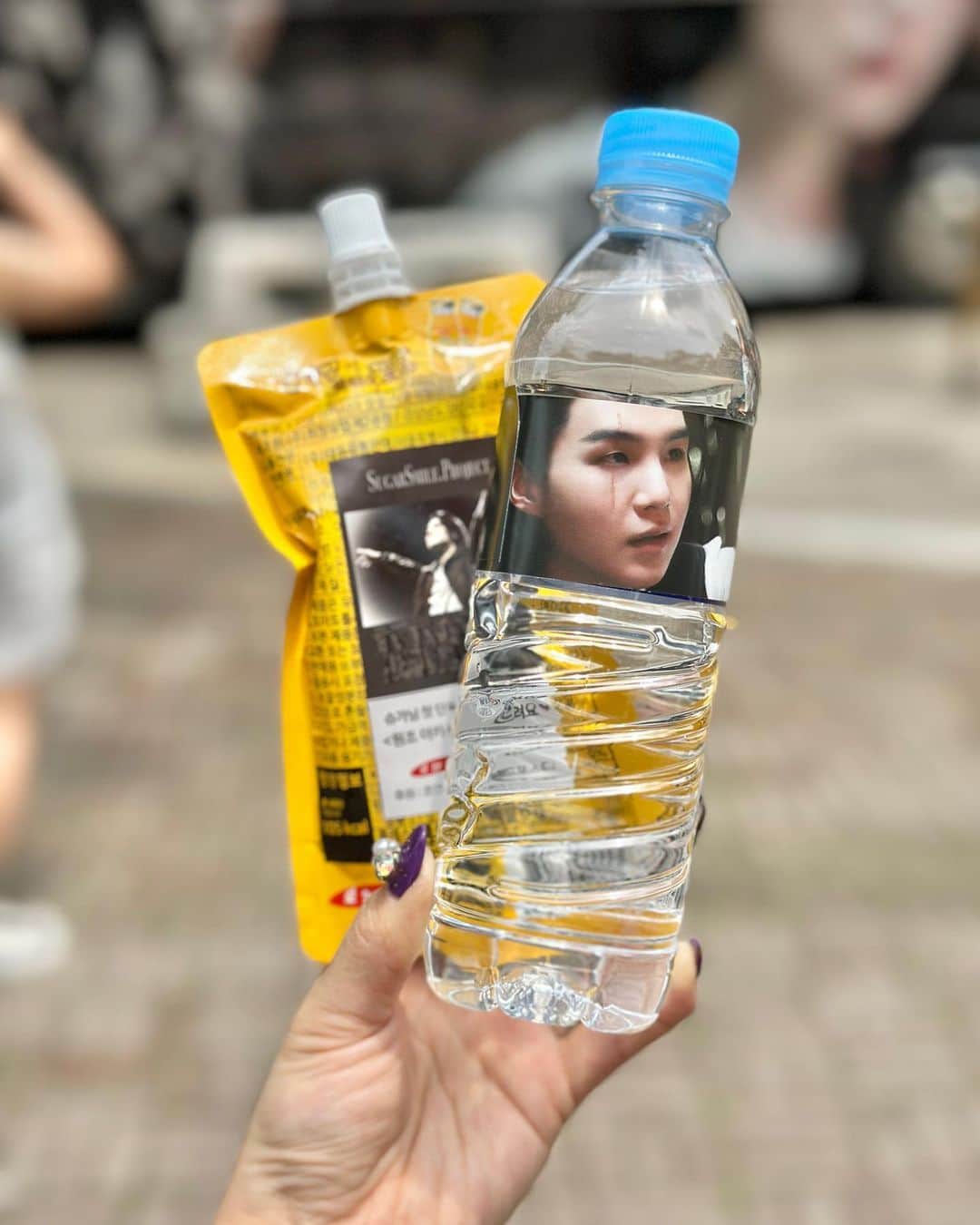 TONEAYUさんのインスタグラム写真 - (TONEAYUInstagram)「8月のfinalに向けて、スーツケースの中身はまだそのまま🤭 ⁡ 果たして行けるのか、行くのかわたし❤️‍🔥😱✈️！！ ⁡ ⁡ #韓国 #Seoul #渡韓 #BTS #SUGA #AgustD #ユンギ女の渡韓記録 #SUGA_AgustD_TOUR_in_Seoul」7月6日 17時59分 - toneayu