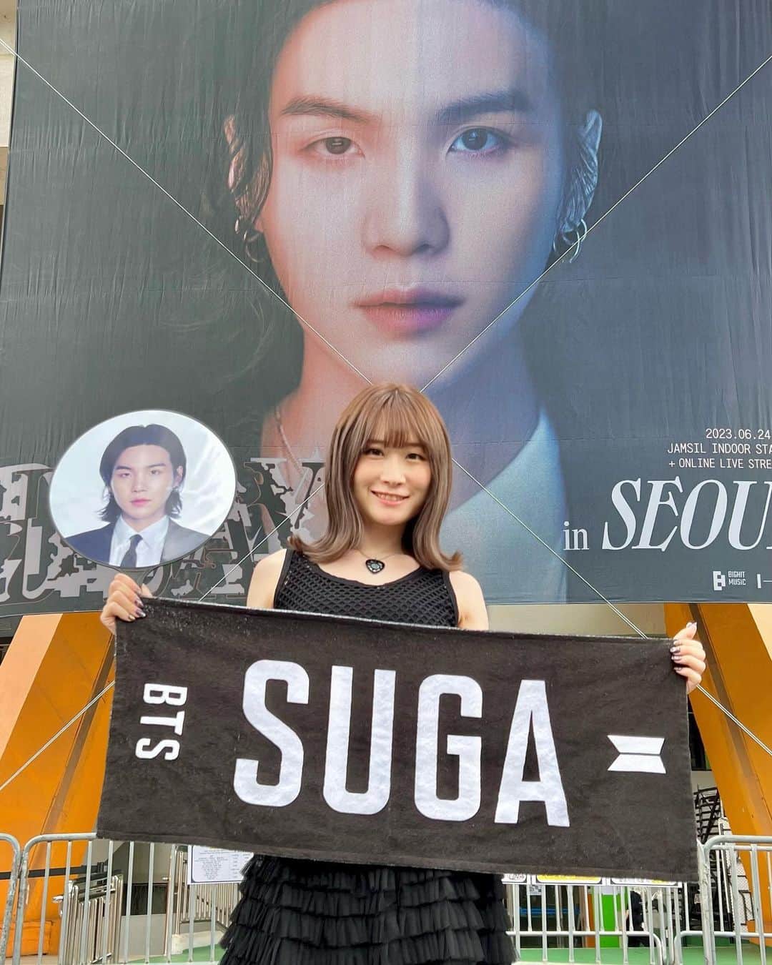 TONEAYUのインスタグラム：「8月のfinalに向けて、スーツケースの中身はまだそのまま🤭 ⁡ 果たして行けるのか、行くのかわたし❤️‍🔥😱✈️！！ ⁡ ⁡ #韓国 #Seoul #渡韓 #BTS #SUGA #AgustD #ユンギ女の渡韓記録 #SUGA_AgustD_TOUR_in_Seoul」