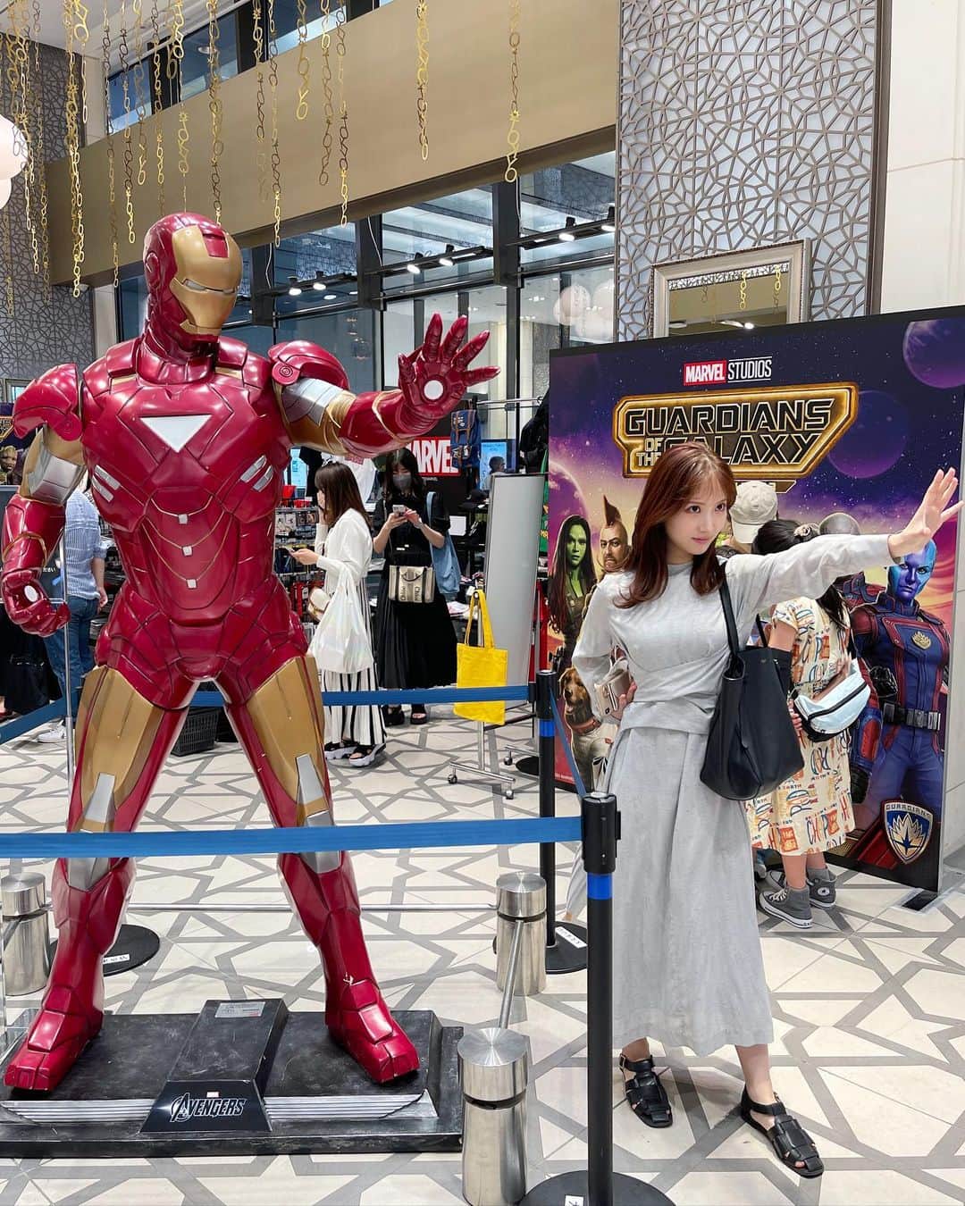のインスタグラム：「. アイアンマンになりきってみた❣️  我ながらかなりのシンクロ率🤣  このあとグルート🪵みつけて 大はしゃぎしました💕  " I AM GROOT!!!!!"  #おんなじポーズしただけで #強くなった気になれます笑 #アイアンマン #マーベル . . . .」