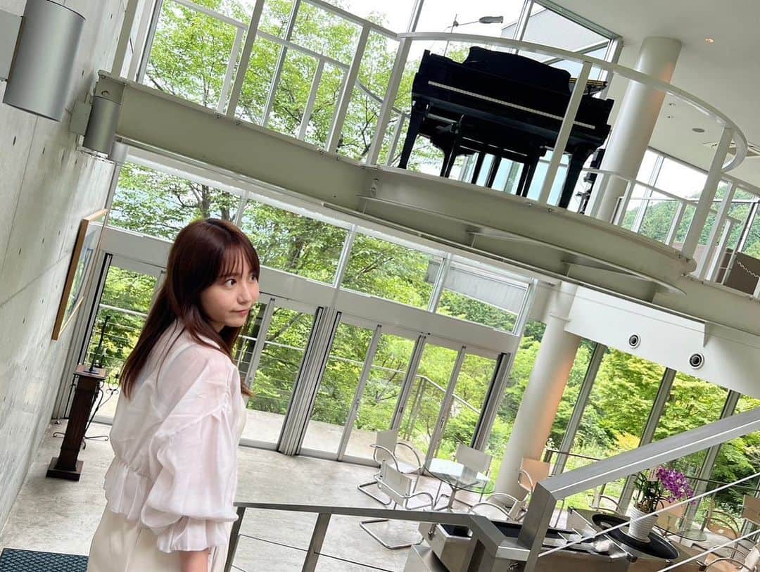 のインスタグラム：「🌿 　 まりなってるが行きたがってた 茶房わらび野へお友達と3人で😌🚗 　 福岡で再会してから いろんなところに連れてってくれたり 私の人見知りをよく知ってるので 新しいお友達を紹介してくれたり。 　 AKB時代は後輩って感じだったけど 今ではしっかり者のお友達です👭🤍 　 これからは東京で会うけど また福岡帰ってきたら行きたいとこ行こうね。」