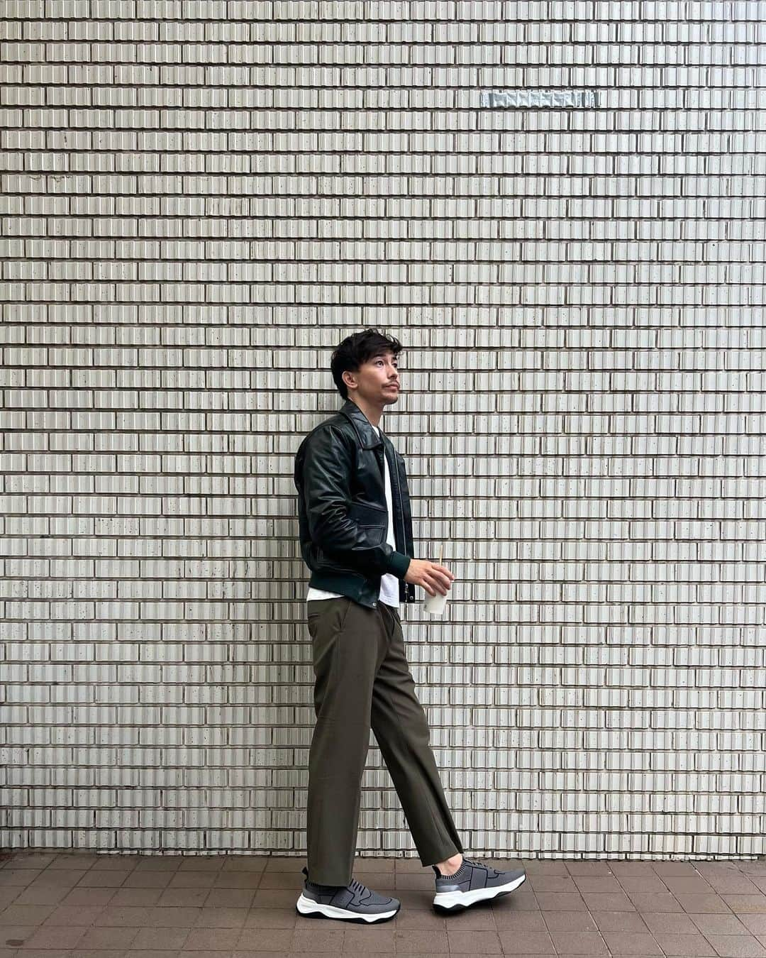 SEN（三辻茜）のインスタグラム：「They’re at home anywhere, maybe that’s why they’re so comfortable.  @berluti #BERLUTI #BERLUTISHADOW #PR」