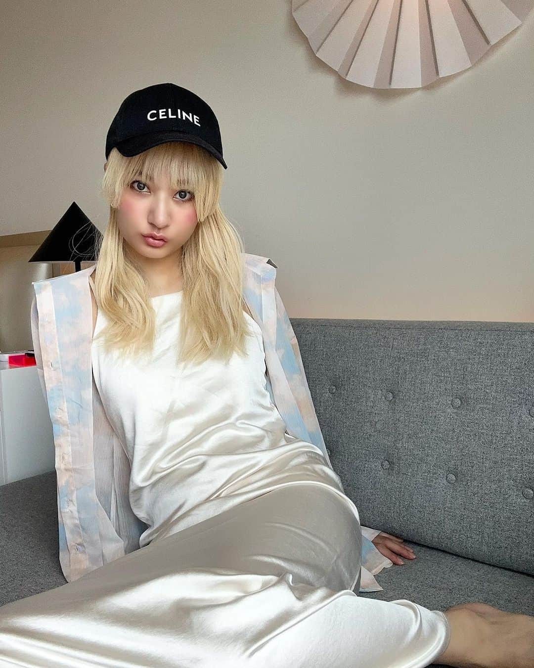 中川友里のインスタグラム：「🫰🏻❤️  @wosakahotel  @tanz_tokyo   #roomtour」