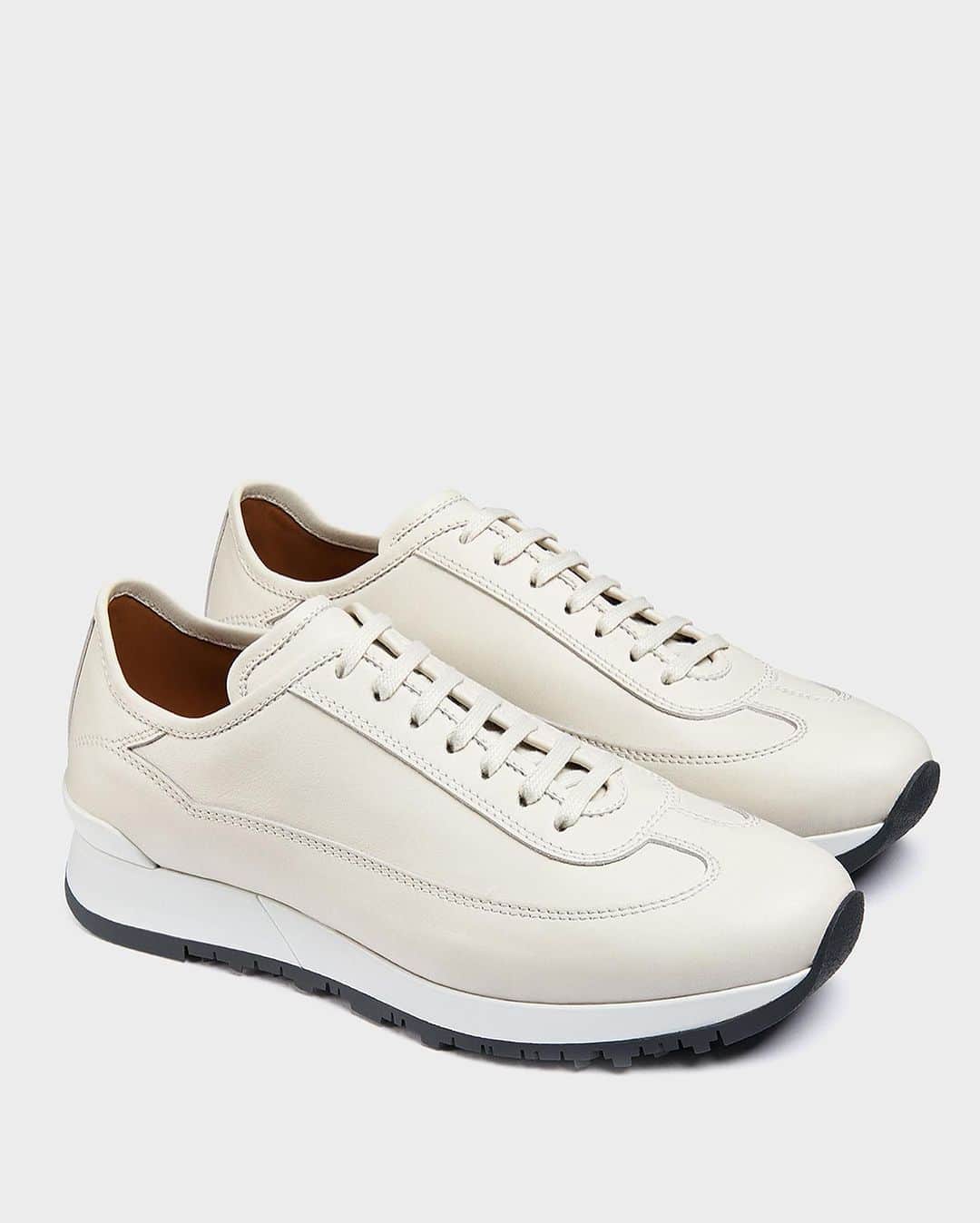 ジョンロブのインスタグラム：「Elevating casual wear, Foundry II, the new iteration of the beloved trainer reinstates John Lobb’s assurance of offering the most versatile and desirable footwear. . #johnlobb」