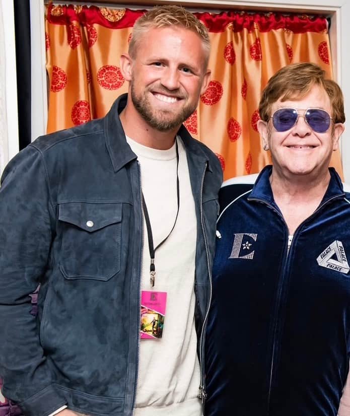 カスパー・シュマイケルのインスタグラム：「Amazing show last night. Great to see you again my friend. Thank you for the kindness you’ve always shown me and my family. Wishing you all the best at your two final concerts. @eltonjohn legend 🙏🏼」