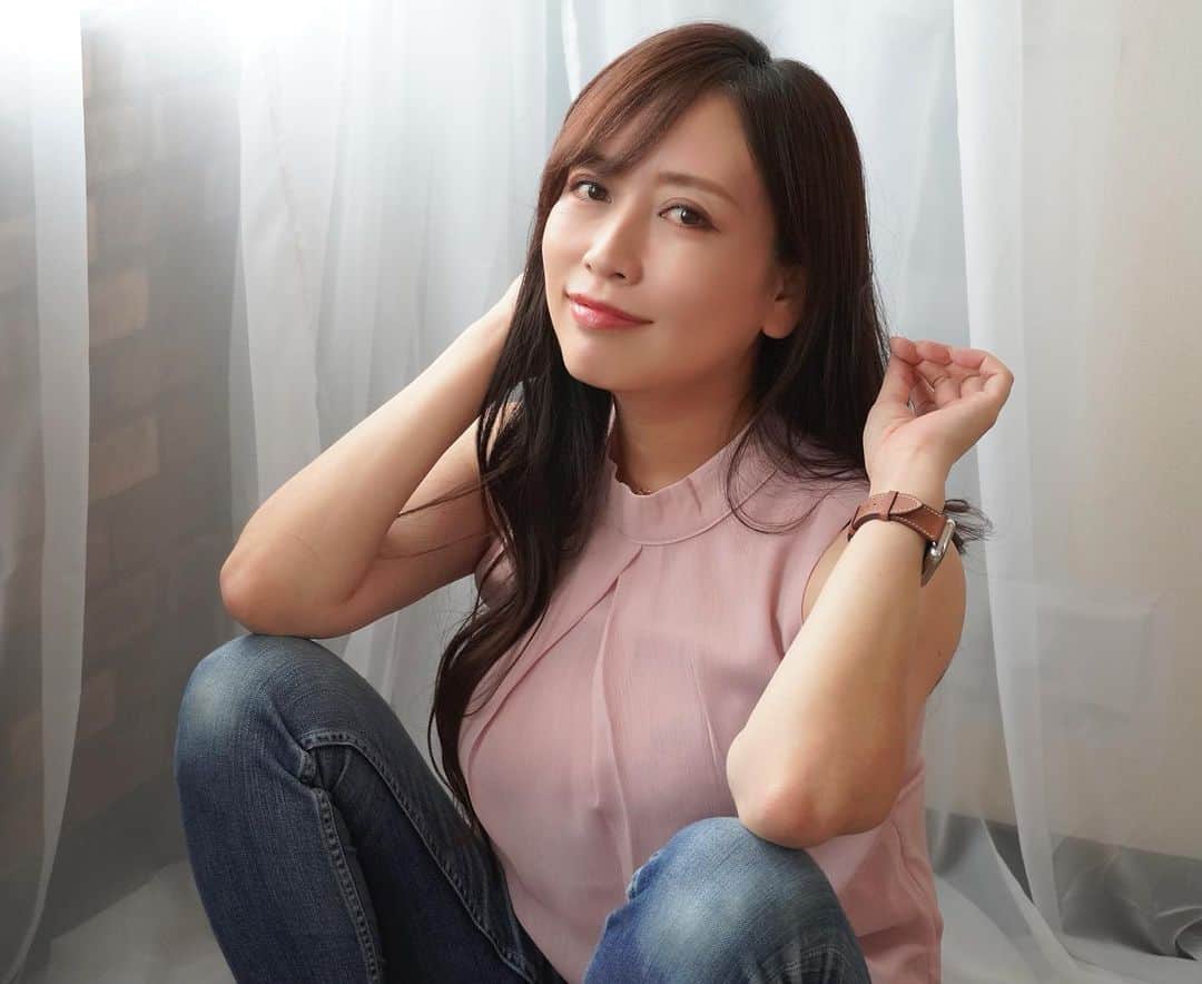 Minoriのインスタグラム：「美髪矯正してもらって一気にツヤサラ✨ 娘も一緒にやってもらって大喜びでした🥰  忙しい朝でも寝ぐせ知らずで楽ちん🤩ってやつです！  @hairsalon.gift  ありがとうございました♪」