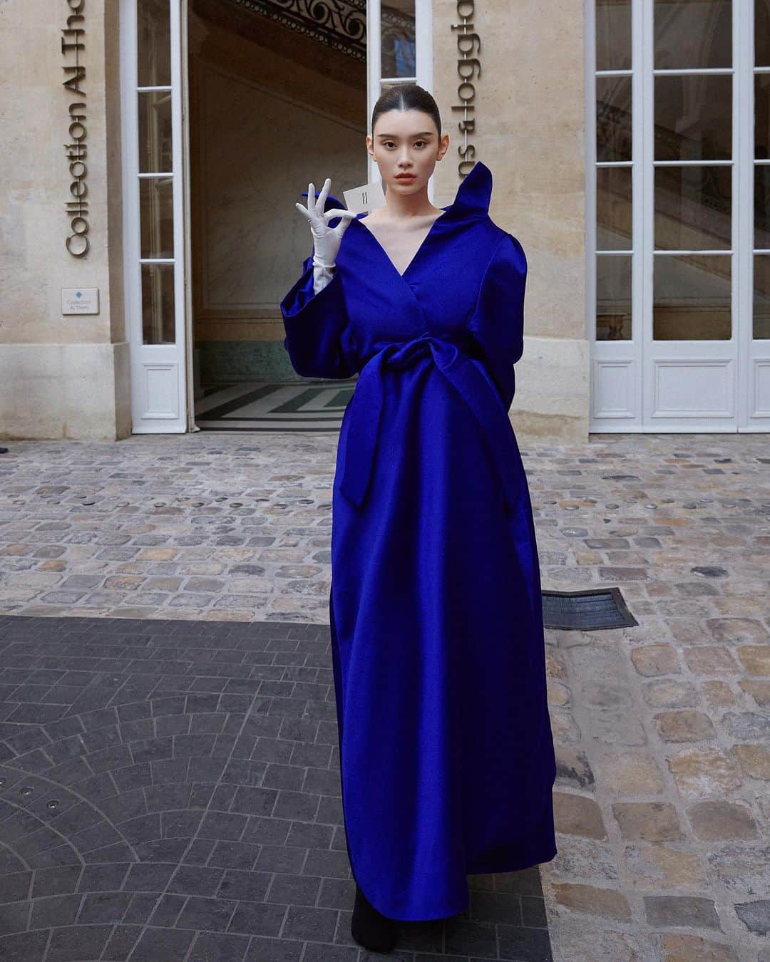 ミン・シーのインスタグラム：「@balenciaga blue💙」