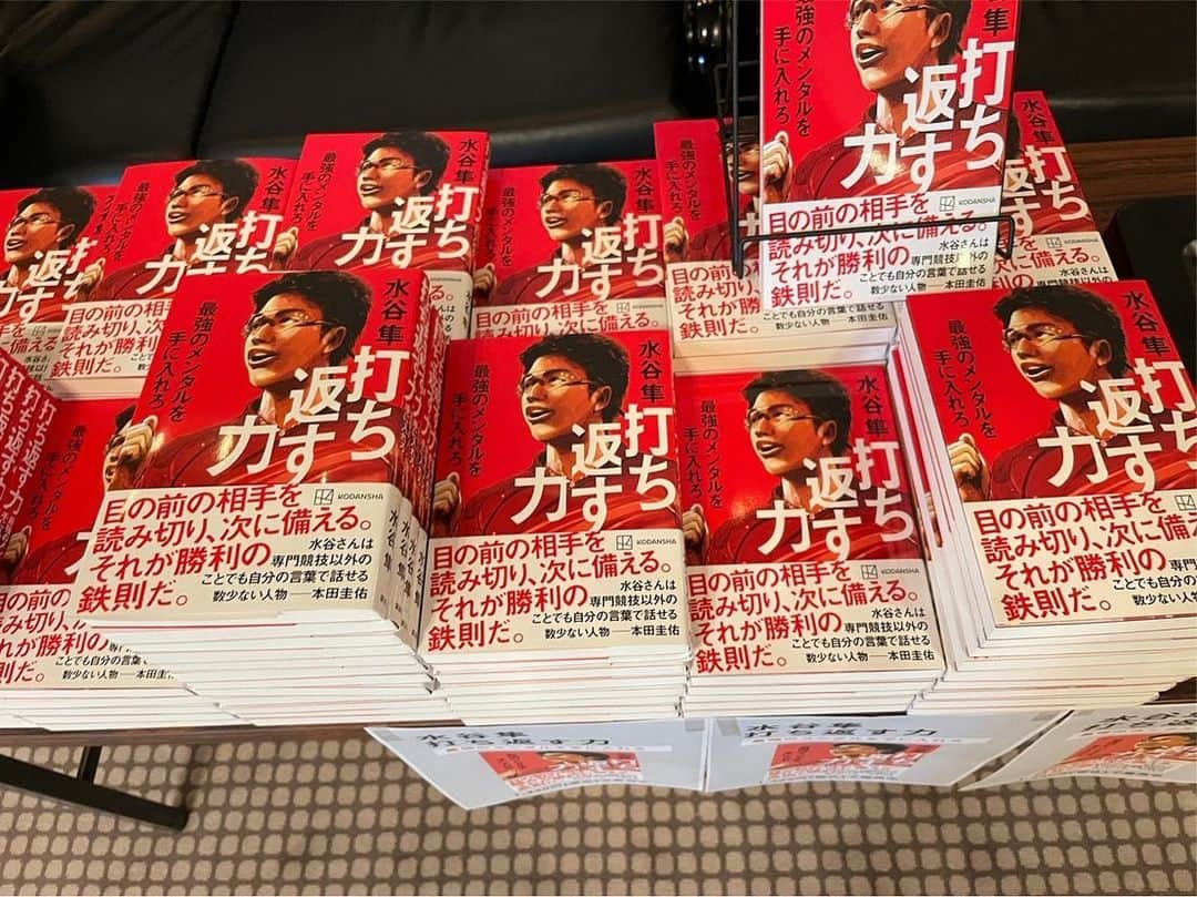 水谷隼のインスタグラム：「今日は約600名の方の前で講演させていただきました🗣️ どのようなプロセスがあったからこそ東京オリンピックで金メダル取れたのか🥇　少しでも参考になれば嬉しいですね✨ また講演会場で初めて本を発売するという新たな試みも📕」