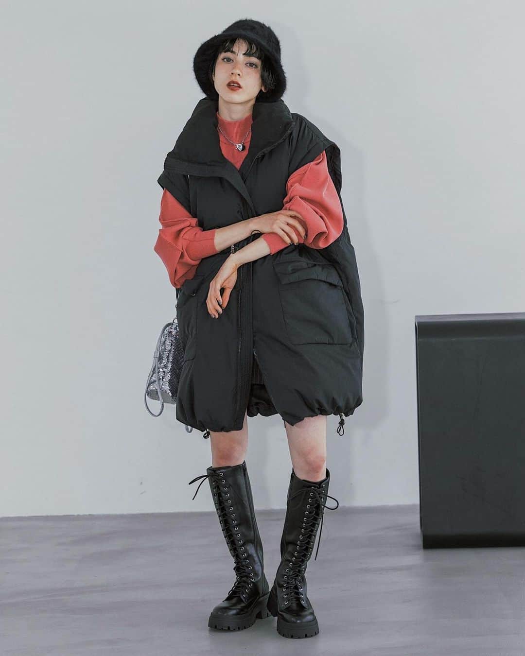 ページボーイさんのインスタグラム写真 - (ページボーイInstagram)「【 23AW PREORDER 】  7/6(木)12:00～ .st(ドットエスティ)にて 23AW PREORDER vol.2 WEBページ公開。 ㅤ ──────────────────ㅤ ㅤ 〈 スタンドボリュームブルゾン 〉 ¥13,200(tax in)ㅤ black,offwhite,mocha/3color ※10月上旬入荷予定  ㅤ ㅤ  #スタンドボリュームブルゾン_pb ㅤ #23AW_PAGEBOYㅤ #PAGEBOY #ページボーイ #アウターコーデ #ブルゾンコーデ #冬アウター #中綿ブルゾン #ベストコーデ #ベストジレ #モード系 #モード系ファッション」7月8日 20時30分 - pageboy_pr