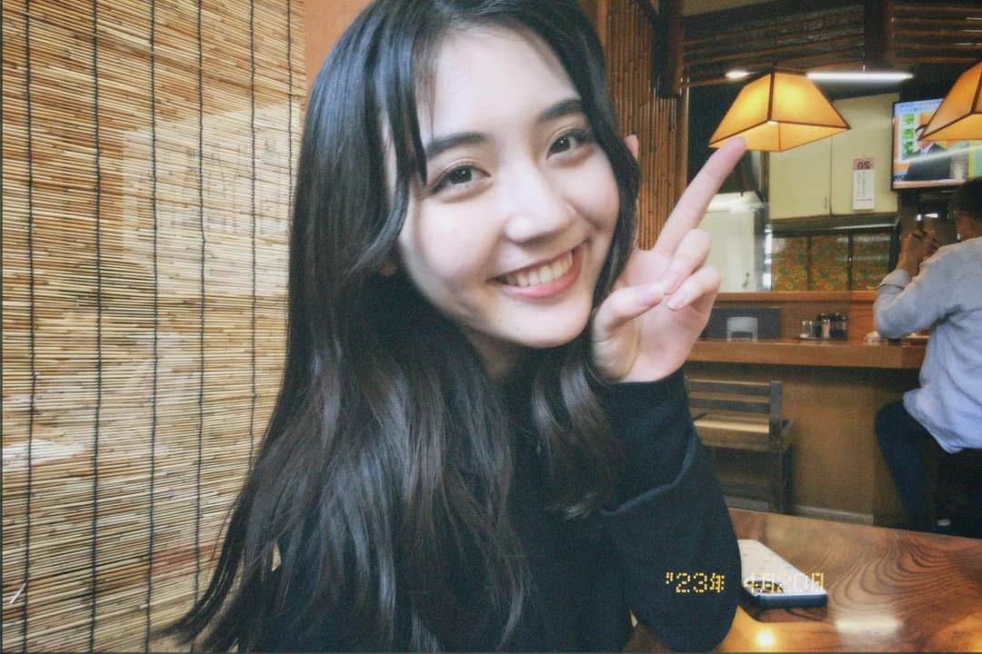 宮本和奏のインスタグラム：「最近暑いなんだけど、！ 私の頭はまだ春で止まってるよー、  そして、明日は七夕🎋 小学生の時に七夕集会？で織姫と彦星の劇をしたのを思い出しましたっ  懐かしいなあ。 みんなの小学校は七夕集会あったー？🫣 ・ #宮本和奏」