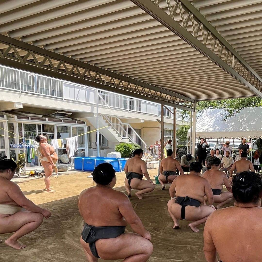 日本相撲協会さんのインスタグラム写真 - (日本相撲協会Instagram)「#立浪部屋 愛知県宿舎での稽古の様子です。 師匠は、元小結#旭豊 の#立浪親方 。 幕内の#豊昇龍 #明生 十両の#天空海 をはじめ、19人の力士が所属しております。  本日の稽古の様子は、日本相撲協会公式Twitter、公式YouTubeでも紹介予定です。 大相撲名古屋場所は、7月9日に初日を迎えます。 是非、会場にお越し下さい！  #sumo #相撲 #力士 #大相撲 #お相撲さん #おすもうさん #sumo #japanphoto #sumowrestlers #japanculture #七月場所 #名古屋場所 #名古屋 #ドルフィンズアリーナ #愛知県体育館 #立浪部屋」7月6日 18時41分 - sumokyokai