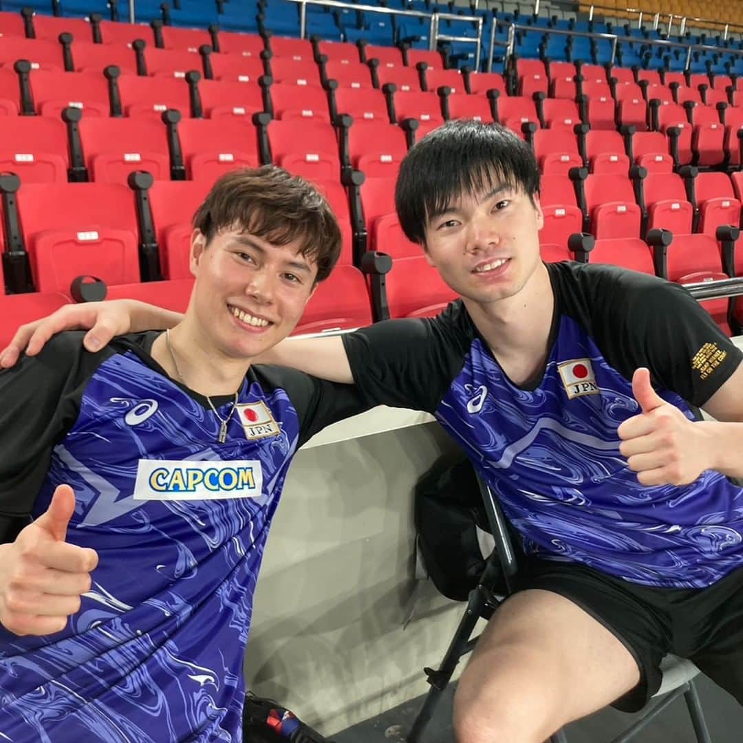 TBSバレブーのインスタグラム：「. 今日も練習後に📸  #髙橋藍 選手＆#大塚達宣 選手の #たつらん コンビ😆  #山本智大 選手よりここだけの情報をGET✨ 「#小川智大 選手の髪がいい匂いする🙈💕」って🤣  #VNL2023 #龍神NIPPON」