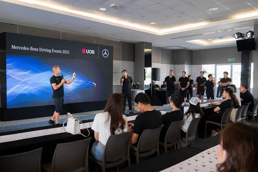 Mercedes-Benz Thailandさんのインスタグラム写真 - (Mercedes-Benz ThailandInstagram)「🔴🔴🟢 Ready … Go! 🏎️ 🏁   เหยียบคันเร่งให้มิดแล้วมาปลดปล่อยอะดรีนาลีนแห่งความเร้าใจภายในงาน ‘Mercedes-Benz Driving Events 2023’ ที่ยกทัพมาทั้ง   - ยนตรกรรมไฟฟ้าแห่งอนาคต EQS 500 4MATIC AMG Premium  - ร้อนแรงดุดันไปกับความเร็วตำนานสนามแข่ง Mercedes-AMG - เอ็กซ์คลูซีฟเหนือใครกับเจ้าแห่งเส้นทาง Off-Road สุดแกร่ง อย่าง Mercedes-AMG G 63 และยังมียนตรกรรมระดับเวิลด์คลาสอีกมากมาย  #DrivingEvents #MercedesBenzThailand #MercedesBenz」7月6日 19時00分 - mercedesbenzthailand