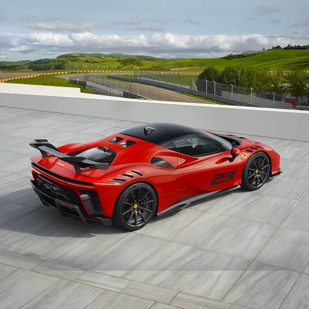 Ferrari Japanさんのインスタグラム写真 - (Ferrari JapanInstagram)「限定特別シリーズ、 #FerrariSF90XXStradale と #FerrariSF90XXSpider は、限界を再定義する。 スペシャルシリーズと #XXProgramme の最高峰を体現する公道仕様車は、究極のドライビング体験ができるように設計された。  #Ferrari #フェラーリ #SF90XXStradale #SF90XXSpider #FerrariSF90XX #LuxuryLifestyle #LuxuryCars #CarLifestyle #Ferraristi #ラグジュアリーカー #新車発表」7月6日 19時00分 - ferrarijpn