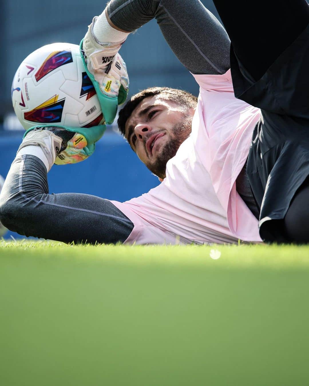 RCDエスパニョールのインスタグラム：「🧤⚽️」
