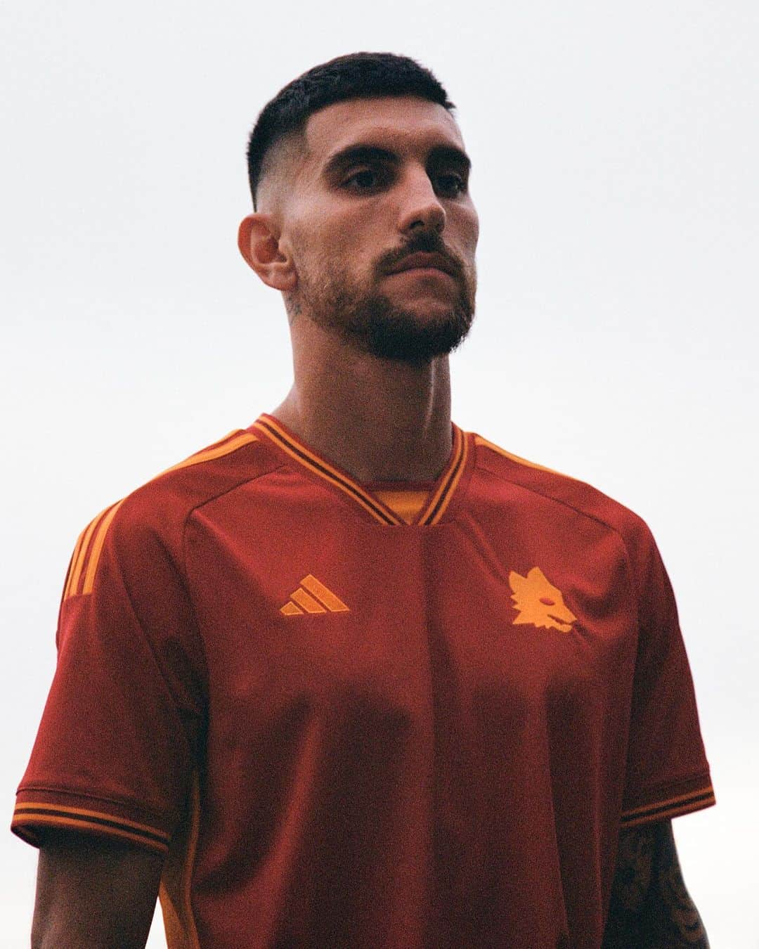 ASローマさんのインスタグラム写真 - (ASローマInstagram)「Our captain looking the part! 🐺  #ASRoma #adidasfootball @adidasita」7月6日 18時59分 - officialasroma