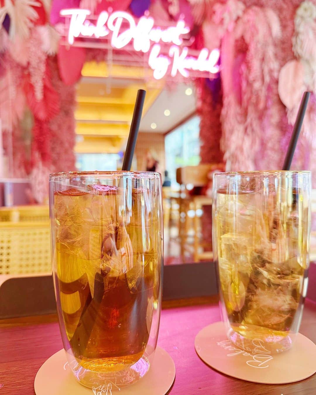 cocovanilla_chiakiさんのインスタグラム写真 - (cocovanilla_chiakiInstagram)「ここで飲んだルイボスオレンジめちゃくちゃ美味しかった🥹🍊 ロッツォがたくさんいて可愛かったよ🩷🩷🩷 KUNDALのカフェだったけも、何十種類のシャンプーの香りも試せてとても楽しかった👍 #韓国#korea#cafe#kundal#MIRROR9」7月6日 19時08分 - coco_mirror9