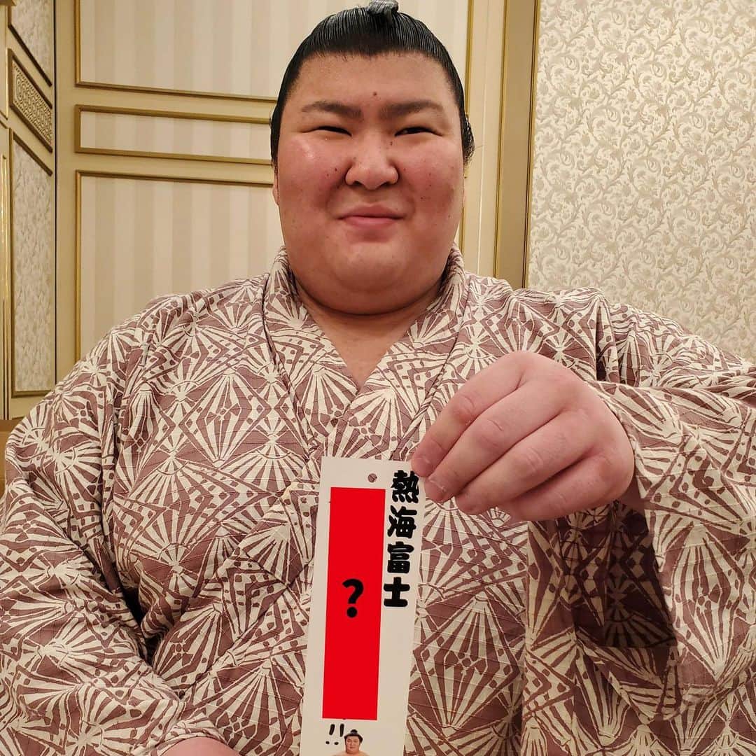 日本相撲協会さんのインスタグラム写真 - (日本相撲協会Instagram)「七夕の短冊に願いを込めて。  名古屋場所まであと5日！  先日の力士会で、力士が短冊にそれぞれの想いを込めました。 名古屋場所の序盤戦は、現地で全員の短冊を飾っています！ ぜひチェックしてね！  @sumokyokai #sumo #相撲 #名古屋 #愛知 #お相撲さん#短冊 #七夕 #願い事 #sumowrestler #japanculture  #japan #名古屋場所 #七月場所 #御嶽海 #隆の勝 #明生 #玉鷲 #一山本 #熱海富士 #金峰山 #照ノ富士」7月7日 7時30分 - sumokyokai