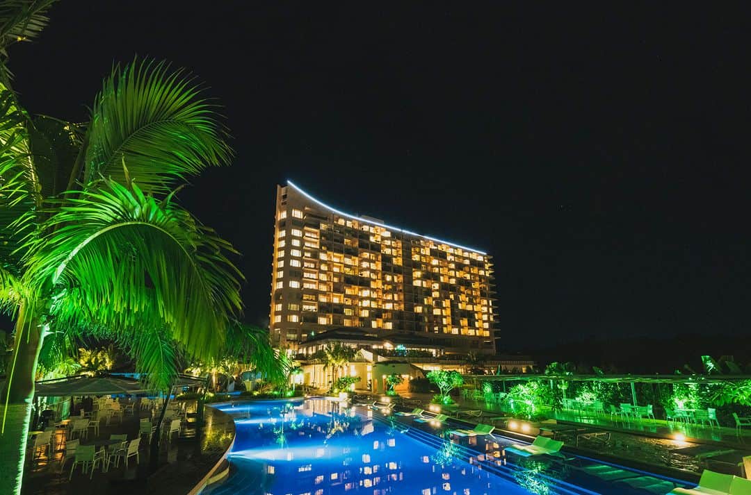 Okinawa Marriott Resort & Spa 【公式】さんのインスタグラム写真 - (Okinawa Marriott Resort & Spa 【公式】Instagram)「夏旅タイムセール開催中！ 割引料金で夏の沖縄旅行を！  今年の9月30日まで、夏旅セールを開催します。 15～20％OFF、さらにCLUB ORIENTAL会員なら 10％OFFになるのでとってもお得！  会員登録は無料なので、 この機会にご利用ください！  プランについて詳しくは、  @okinawa.oriental.hotel プロフィールから ウェブサイトをご確認ください。  Sales on summer time trips are available! Enjoy Okinawa at a discounted rate!  Our summer trip sales will be available until September 30th this year. There are great deals at 15~20% off plus an additional 10% off for CLUB ORIENTAL members. Membership registration is free, so please take advantage of this great opportunity!  #旅行タイムセール #ホテルタイムセール  #夏休み沖縄旅行 #沖縄旅行 #沖縄 #okinawa #やんばる #yanbaru  #沖縄旅行 #okinawatrip #沖縄観光 #名護  #沖縄大好き #家族旅 #女子旅  #女子旅行 #夫婦旅行 #記念日旅行  #沖縄ホテル #リゾートホテル  #オリエンタルホテル沖縄 #orientalhotelokinawa  #オリエンタルホテル #orientalhotel #ikyu_travel #funnightatresort」7月6日 19時03分 - okinawa.oriental.hotel