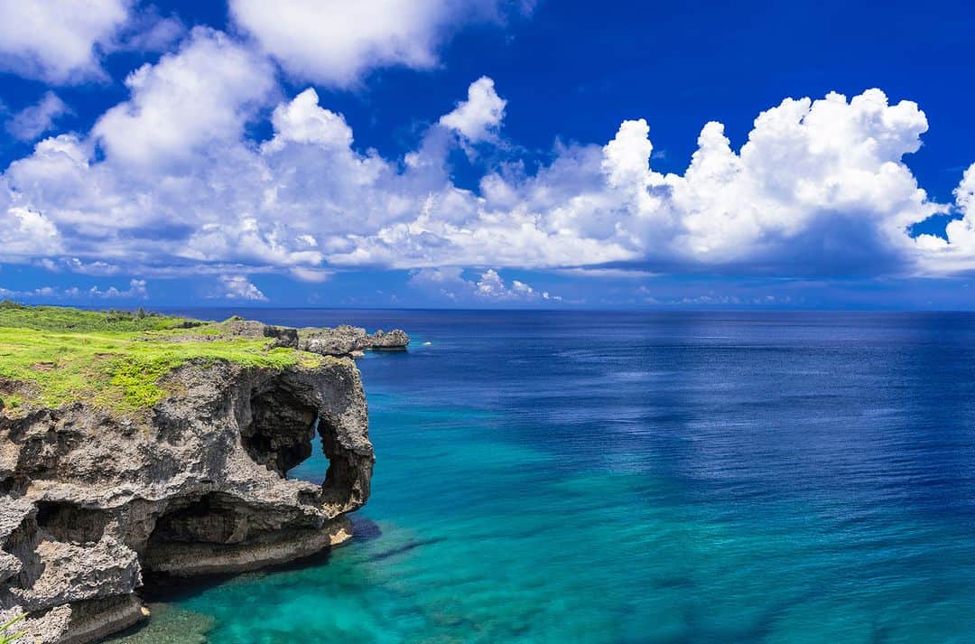 Okinawa Marriott Resort & Spa 【公式】のインスタグラム：「夏旅タイムセール開催中！ 割引料金で夏の沖縄旅行を！  今年の9月30日まで、夏旅セールを開催します。 15～20％OFF、さらにCLUB ORIENTAL会員なら 10％OFFになるのでとってもお得！  会員登録は無料なので、 この機会にご利用ください！  プランについて詳しくは、  @okinawa.oriental.hotel プロフィールから ウェブサイトをご確認ください。  Sales on summer time trips are available! Enjoy Okinawa at a discounted rate!  Our summer trip sales will be available until September 30th this year. There are great deals at 15~20% off plus an additional 10% off for CLUB ORIENTAL members. Membership registration is free, so please take advantage of this great opportunity!  #旅行タイムセール #ホテルタイムセール  #夏休み沖縄旅行 #沖縄旅行 #沖縄 #okinawa #やんばる #yanbaru  #沖縄旅行 #okinawatrip #沖縄観光 #名護  #沖縄大好き #家族旅 #女子旅  #女子旅行 #夫婦旅行 #記念日旅行  #沖縄ホテル #リゾートホテル  #オリエンタルホテル沖縄 #orientalhotelokinawa  #オリエンタルホテル #orientalhotel #ikyu_travel #funnightatresort」