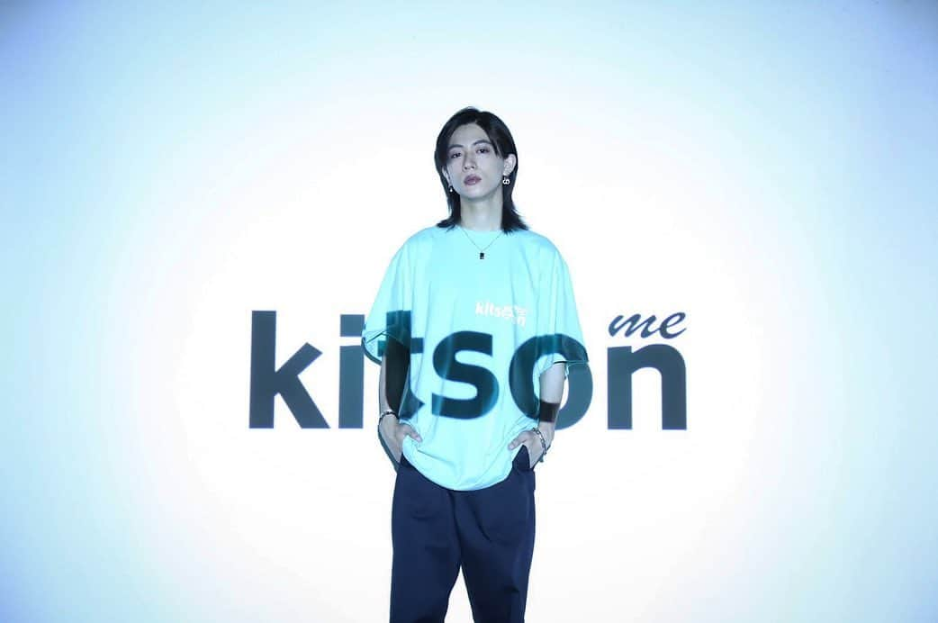 田中洸希のインスタグラム：「kitson meコラボ商品 本日17時～受注スタート致しました。 Tシャツ、ロンTは愛犬vacksのプリントTとなっております。 アクセサリーはkitson meのロゴを自分なりにアレンジしたものが表記されております。 Tシャツ、ロンT、アクセサリーと、どれも最高の仕上がりになっておりますので是非🔥  https://www.kitson-me.jp/SHOP/307933/376050/list.html こちらからチェックよろしくです  @kitson_me   #kitsonme」