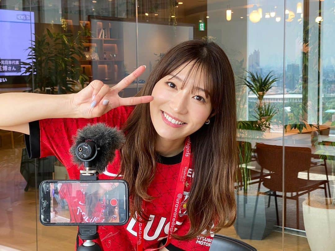 北川彩のインスタグラム：「. インタビューしていただいた動画がアップされましたああ！ プロフィールのリンクから飛んでいただけます！  仕事でもプライベートでもなかなか自分のことを話す機会がないのでとても貴重な経験でした！ よければぜひご覧ください♡  #浦和レッズ #レッズ #urawareds」