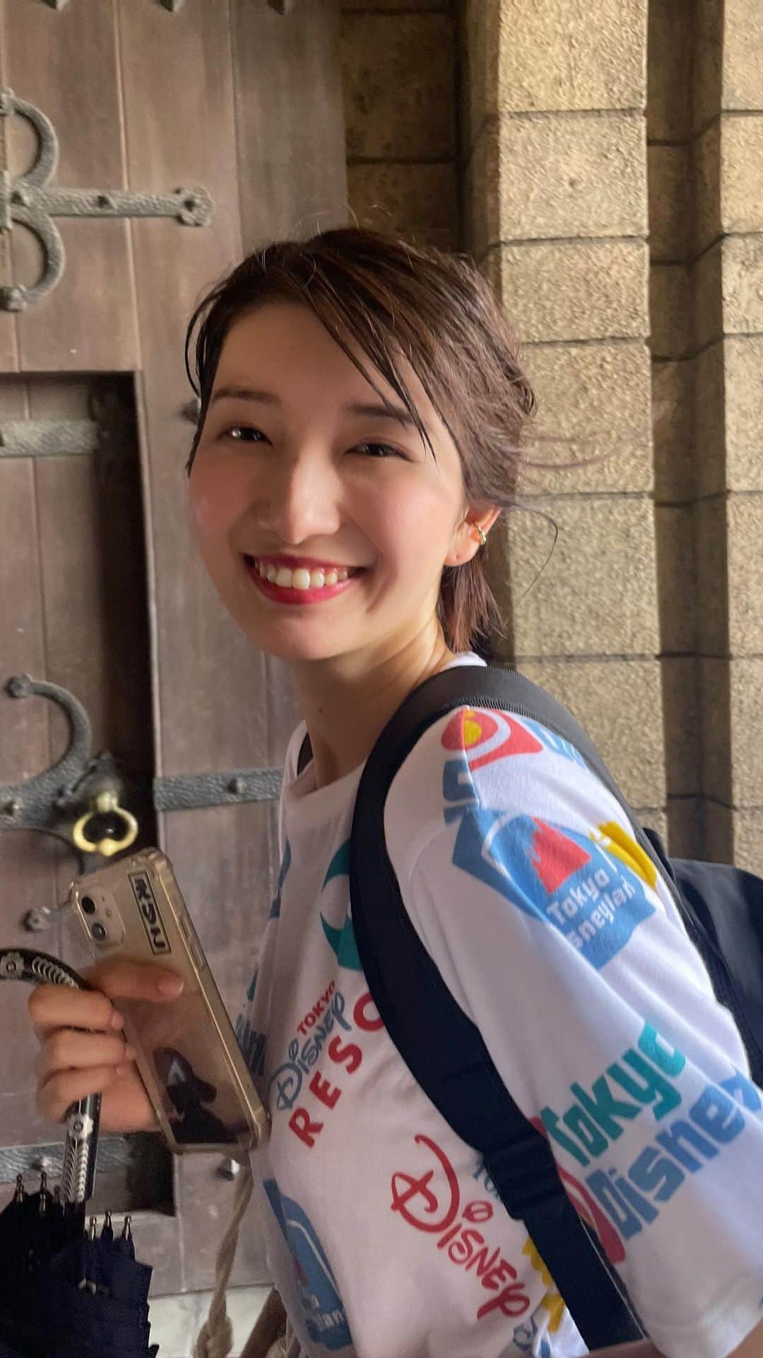 吉村恵里子のインスタグラム：「もう少しリールにお付き合いください… 仲良しのメイクさんがたくさん撮ってくださいました😊  #ディズニー  #東京ディズニーランド #東京ディズニーシー」