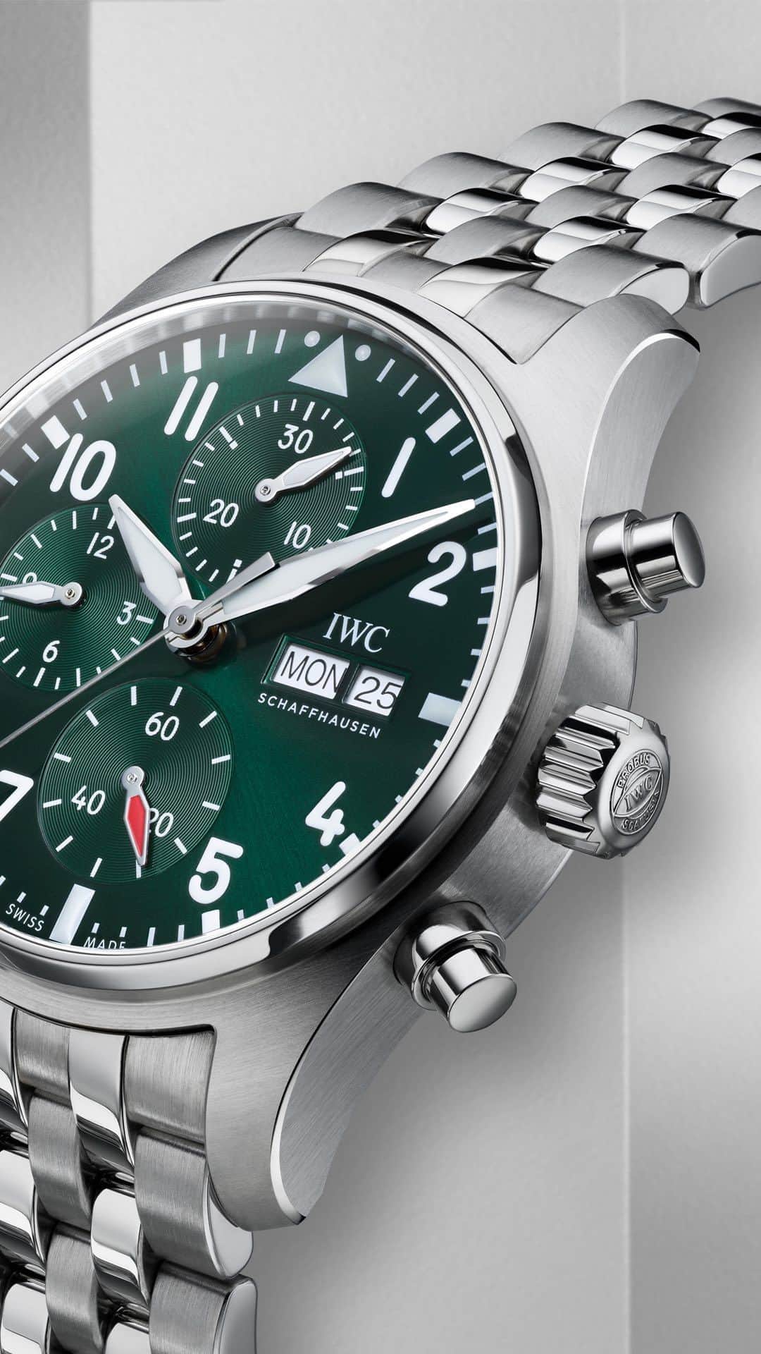 IWCのインスタグラム：「Steely expression.  The dial layout with various counters not only emphasises the distinctive instrument look but the mechanical stopwatch function also offers unlimited applications in everyday life.  #IWCpilot | #TheReference   🔗Link in Bio  ℹ Green dial Stainless steel case 41mm EasX-CHANGE system IWC-manufactured 69385 Calibre Ref. IW388104」