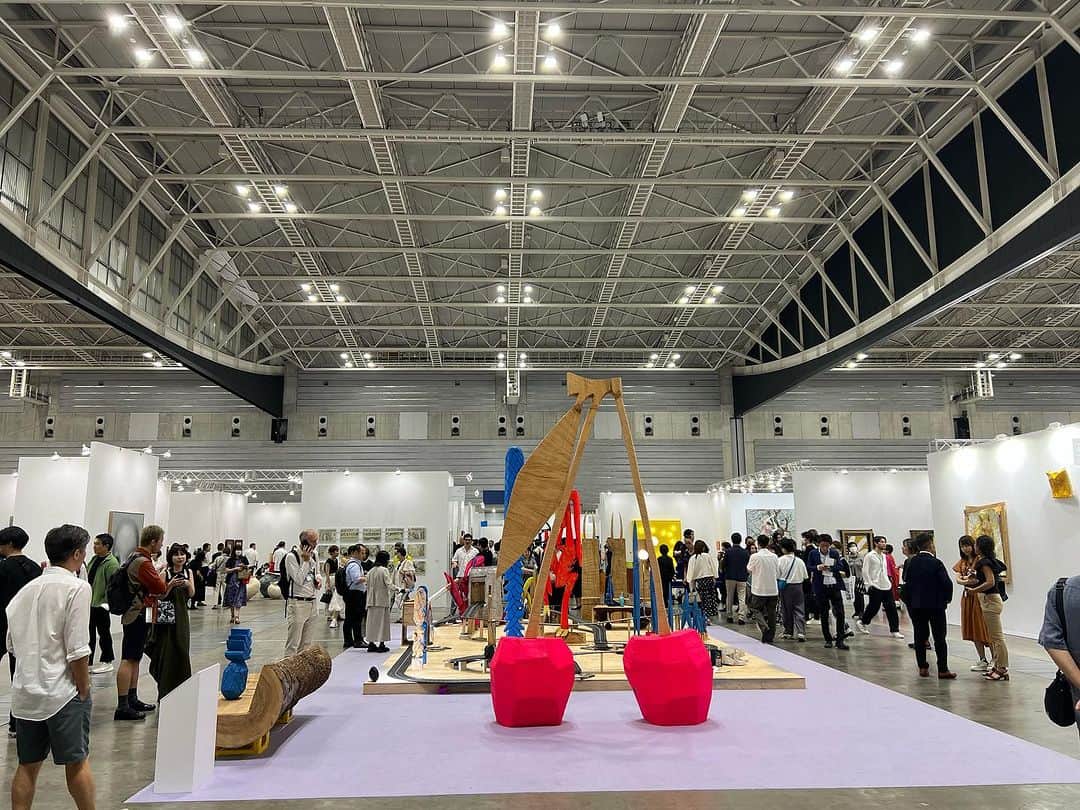 遠山正道のインスタグラム：「#東京現代 初のアートフェアとても盛り上がってます！ ArtStickerにてチケッティングやってます^ ^ https://artsticker.app/events/6866?is_app=1」