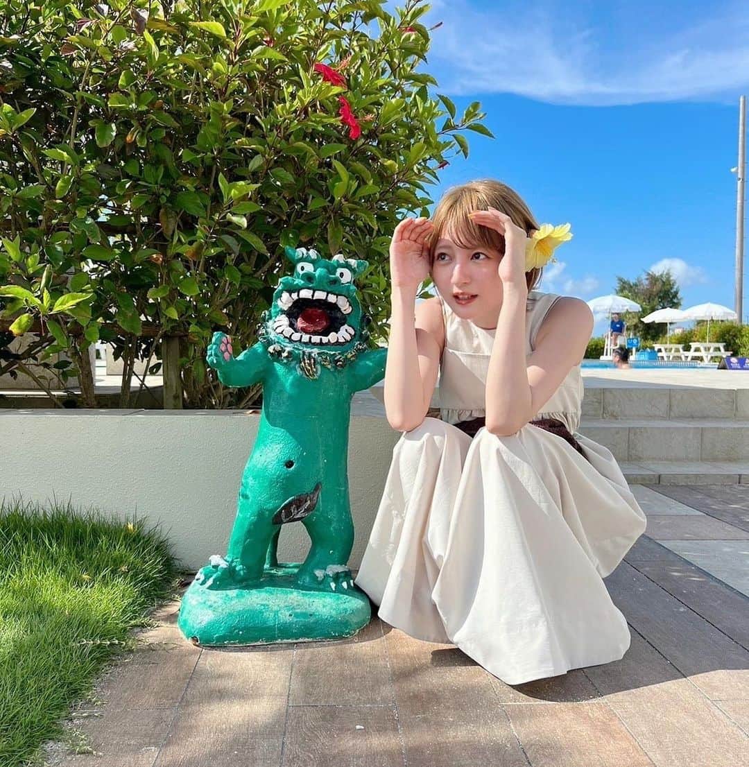 こばしり。さんのインスタグラム写真 - (こばしり。Instagram)「沖縄行ってきた🏖️ 丁度、梅雨明けしたみたいで凄く暑くて夏生まれには嬉しかった☀️  シーサー可愛かった💭 この緑のシーサーももせちゃんのお気に入りらしい🌱」7月6日 19時23分 - lovetomato_24