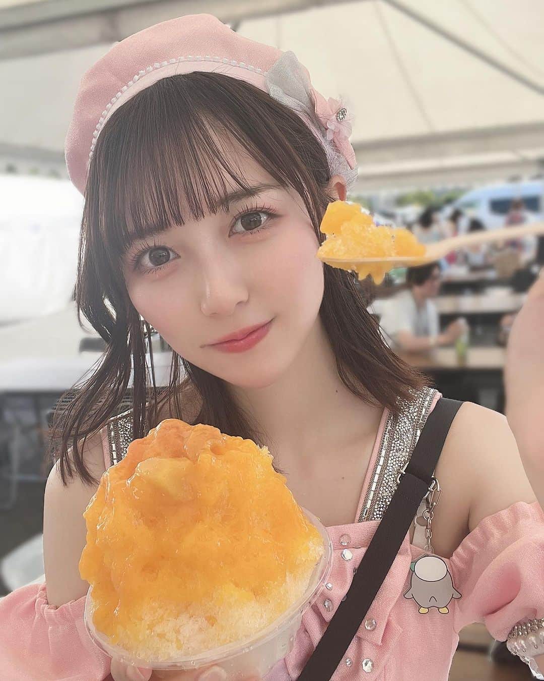 保科凜のインスタグラム：「湿度高すぎて(？) ぼやけた(⊃_ ̫ _)⊃  かき氷だーーーいすき！！！  ・ ・   #idol  #japaneseidol  #girl  #selfie  #like #followme  #jamscollection  #fes  #live  #instagram   #アイドル #ジャムズ #保科凜 #アイドル衣装  #アイドルヘア  #かき氷  #夏」