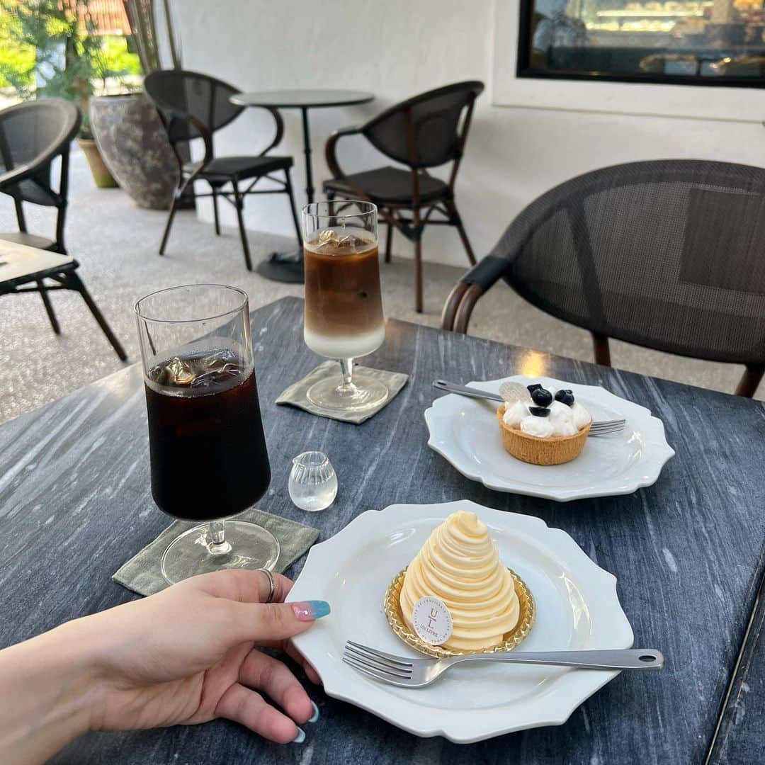 雨宮凜々子のインスタグラム：「宝石みたいなケーキたち🤍 どこも映えるからついつい撮りすぎちゃう🥺  #中目黒カフェ #池尻大橋カフェ #カフェ #カフェ巡り」