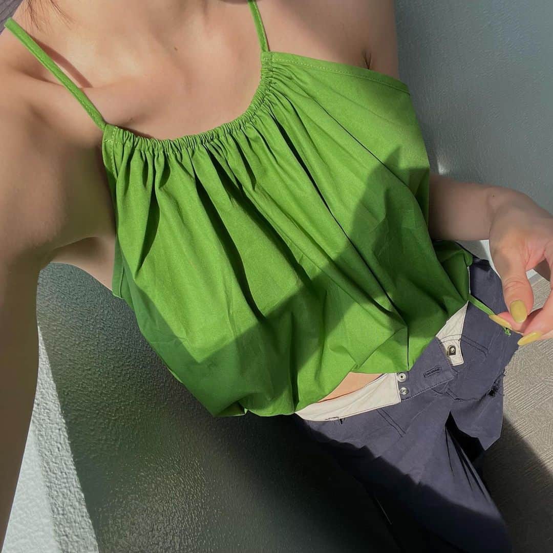 関本香里さんのインスタグラム写真 - (関本香里Instagram)「せっかく夏なので とびっきりのカラー物に挑戦💚💛  @credona_official」7月6日 19時30分 - kaori_sekimoto_