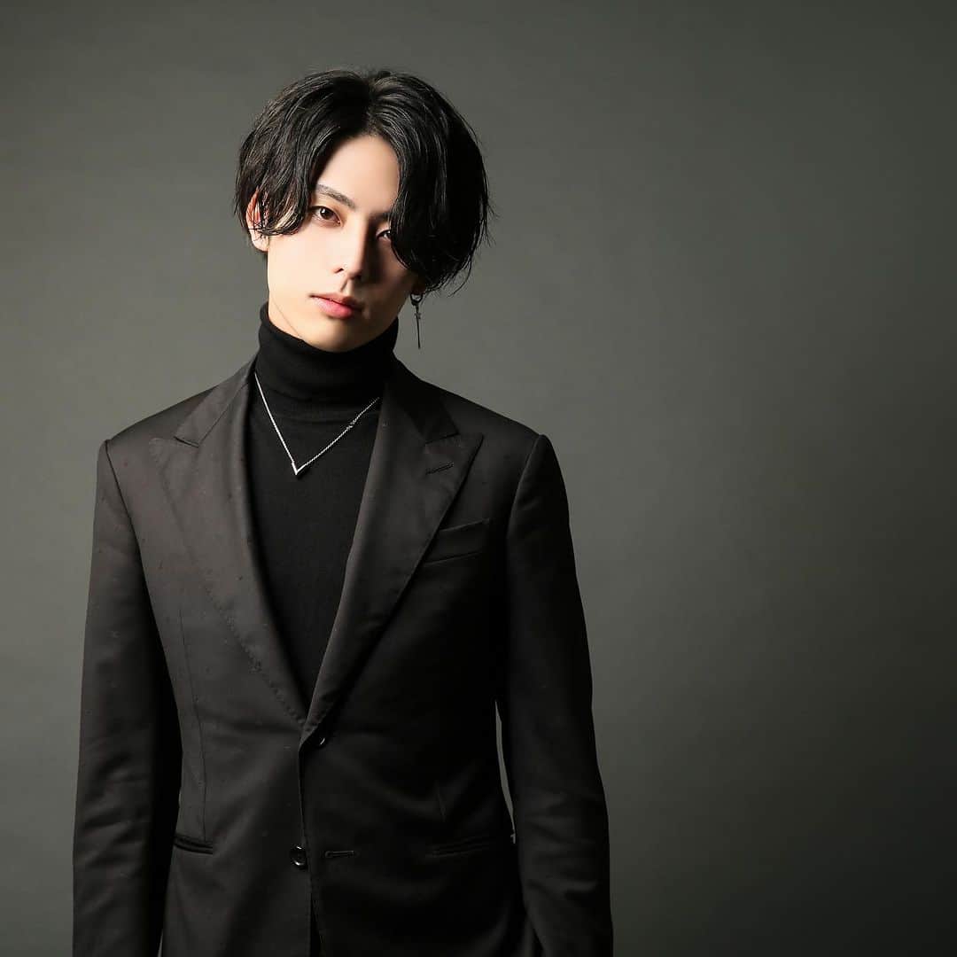 のインスタグラム：「Profile 名前：星野ルナ 役職：幹部補佐 誕生日：1994.11.23 身長：173㎝ 血液型：Ａ型 星座：いて座」