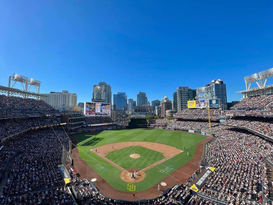 福田太郎のインスタグラム：「Glad to come back here again! #PetcoPark for @padres is one of my best ballpark of #MLB 🐶  #SanDiego #Padres #SD #パドレス #ペトコパーク #大谷翔平 選手 29th Happy Birthday! ⠀ #MLB全30球場を制覇 #MLBJapan @mlbjapan  #ABEMA #石橋貴明お礼参りTHEWORLD ならぬ #福田太郎 #お礼参りTHEWORLD」