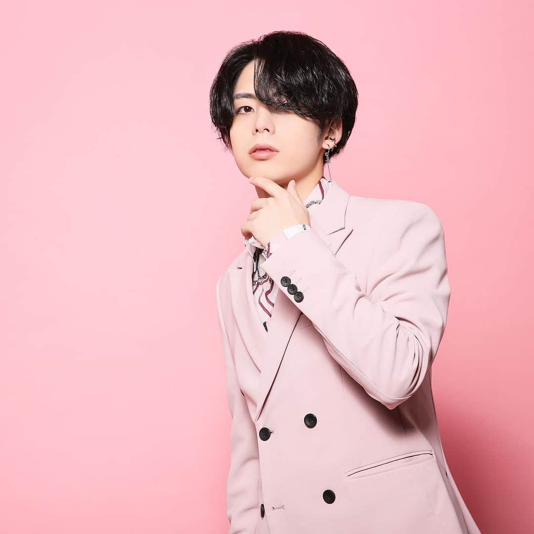 のインスタグラム：「Profile 名前：星野ルナ 役職：幹部補佐 誕生日：1994.11.23 身長：173㎝ 血液型：Ａ型 星座：いて座」